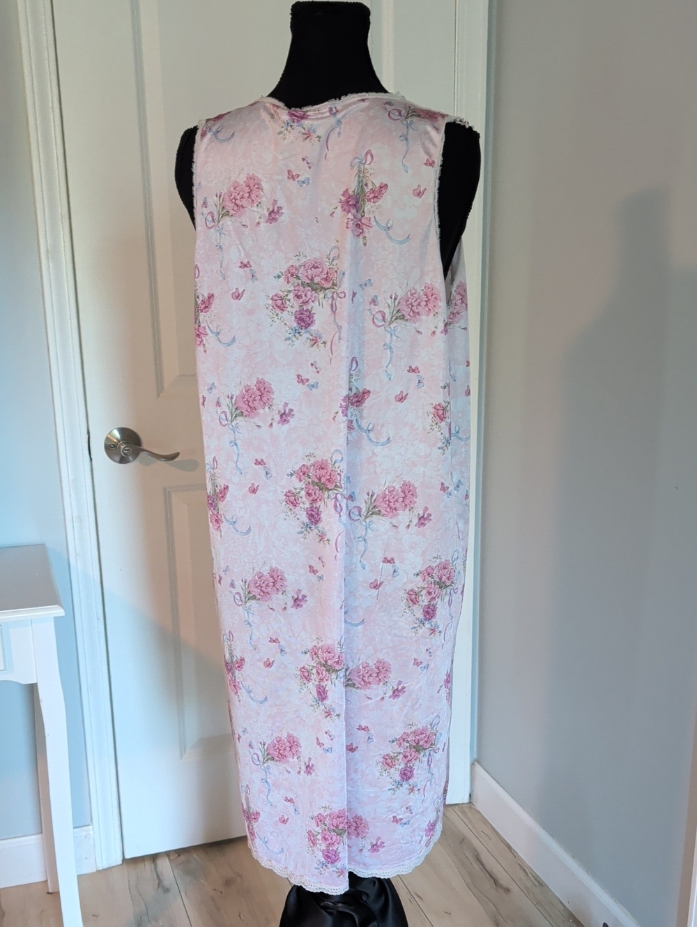 Vintage 80's Vanity Fair Floral Lace-Trim Nightgown - Picture 5 of 9
